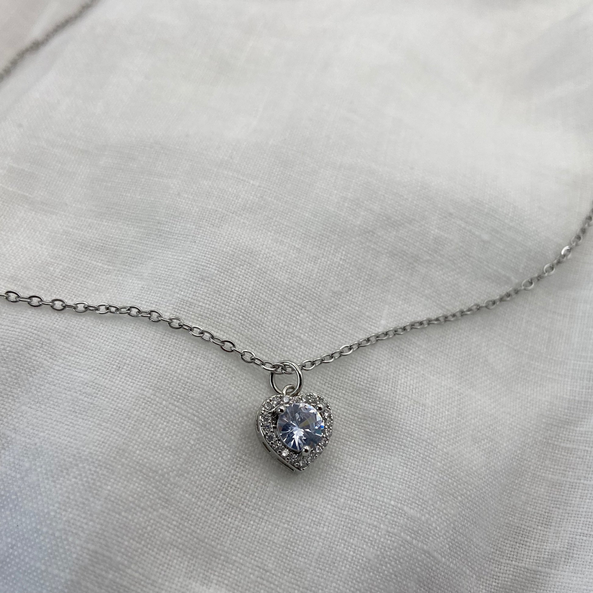 Zircon Heart Shape Minimal Necklace