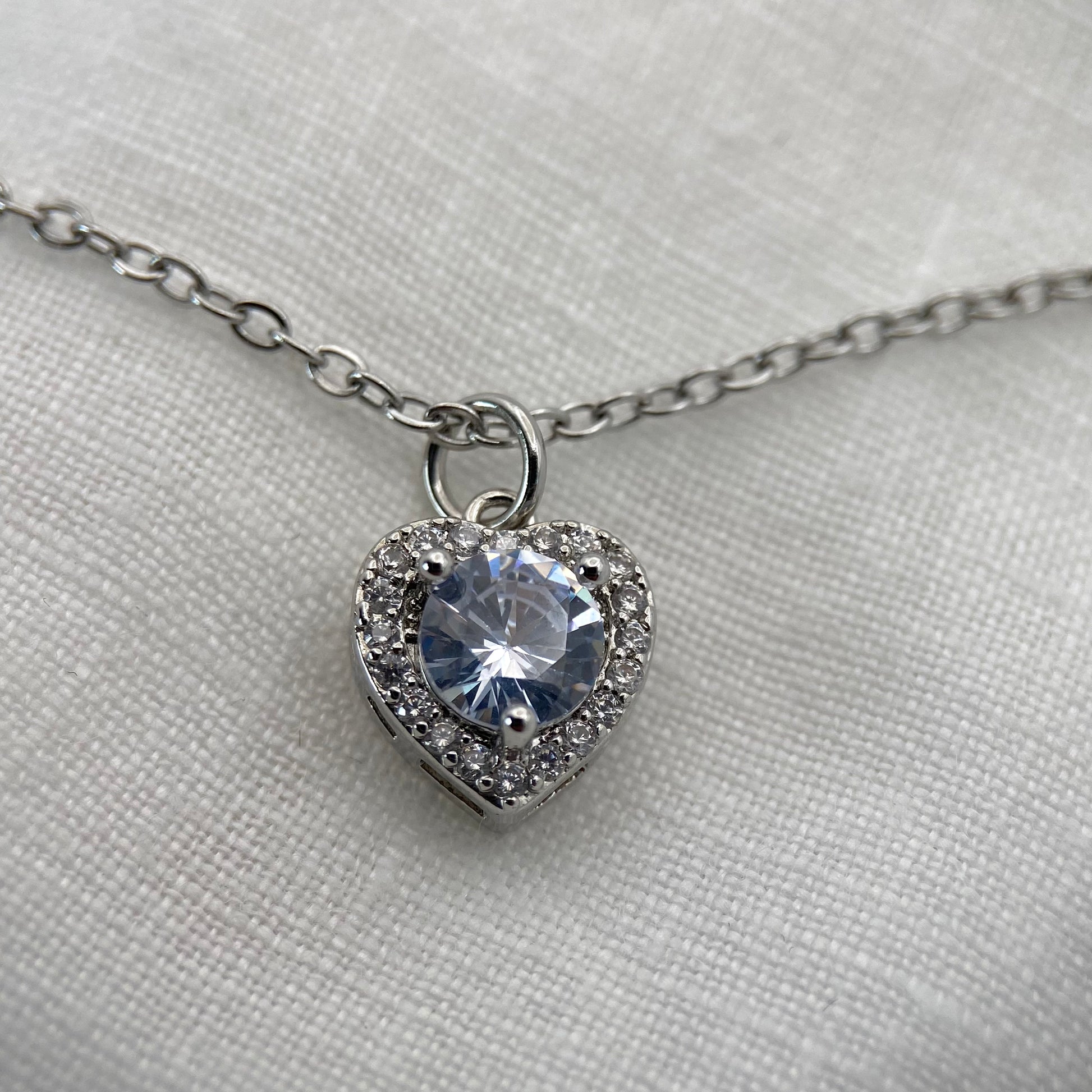 Zircon Heart Shape Minimal Necklace