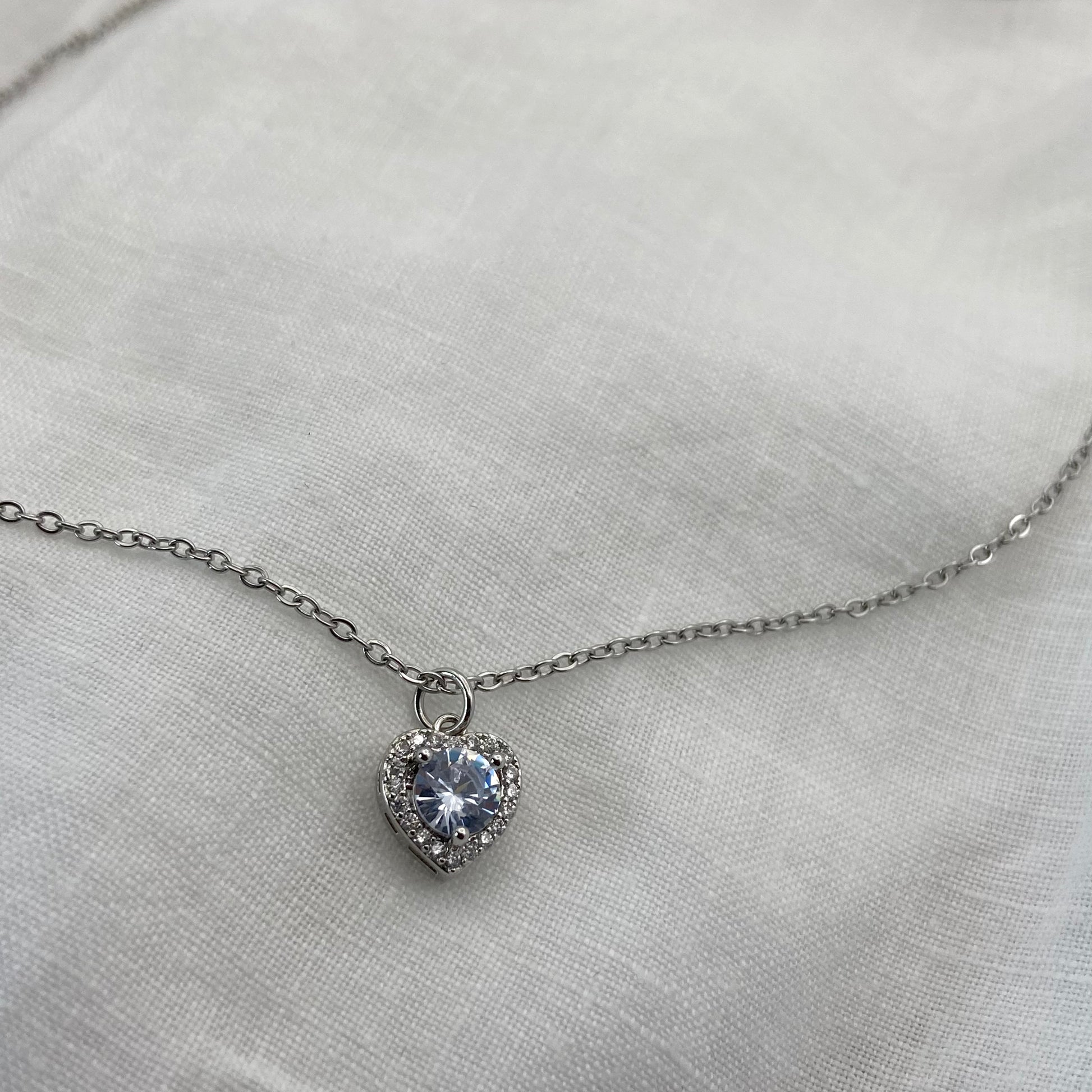 Zircon Heart Shape Minimal Necklace