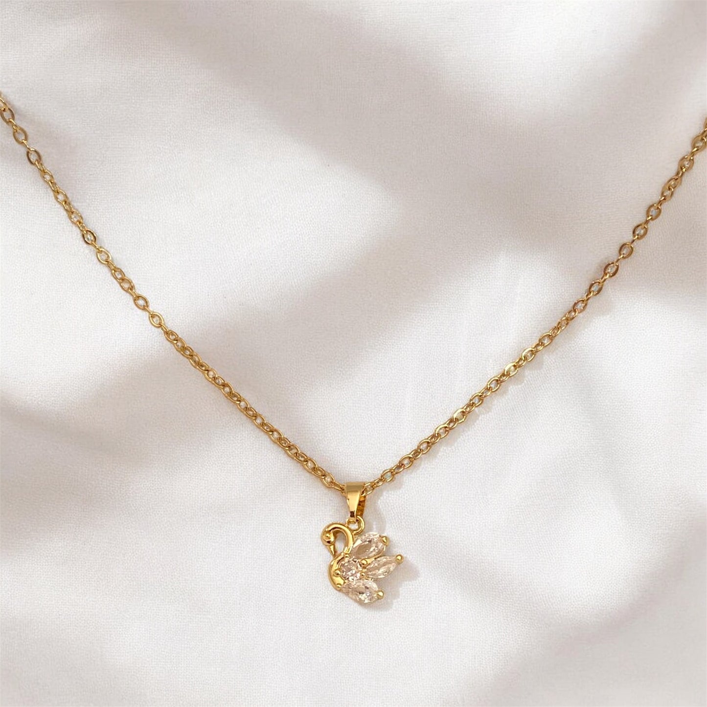 Cute Swan Necklace with Zircon