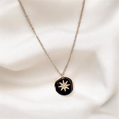 Minimal Luxurious Star Necklace (Gold or Silver)