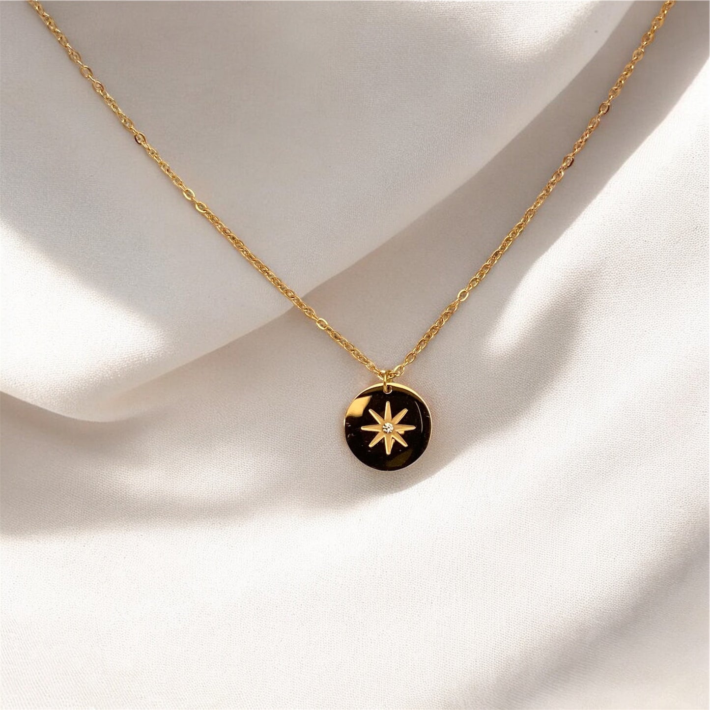 Minimal Luxurious Star Necklace (Gold or Silver)