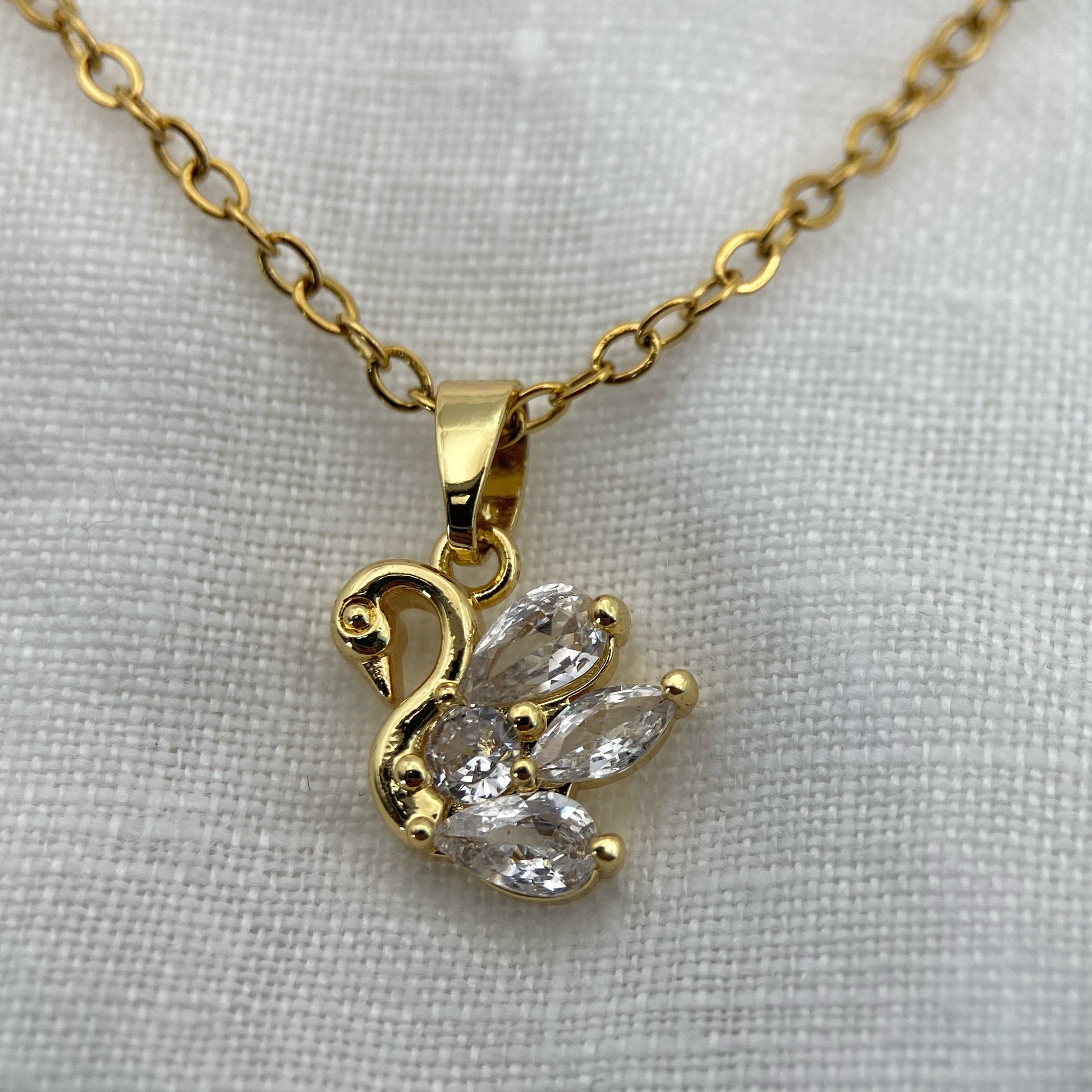 Cute Swan Necklace with Zircon