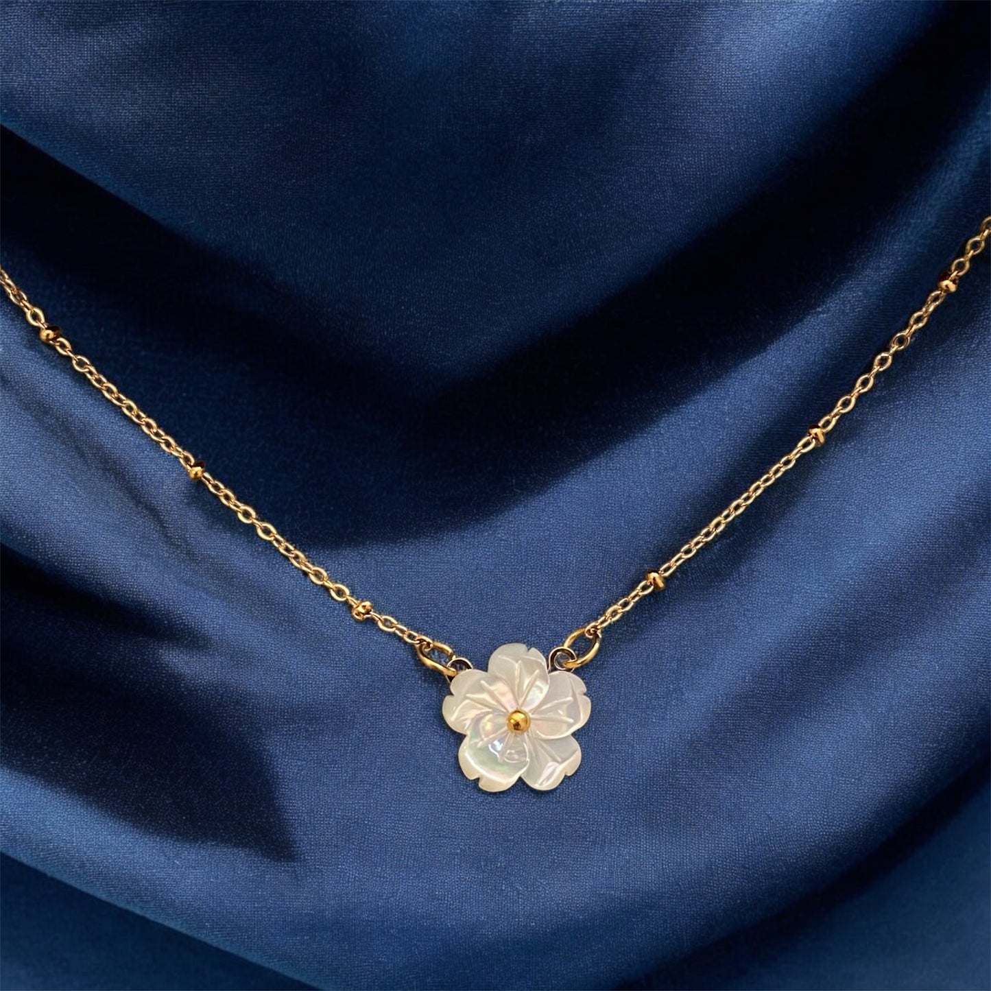 Minimal Cute Flower Necklace